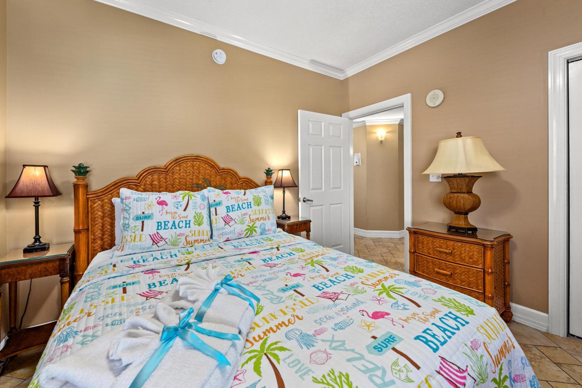 Gulf Front Master Bedroom! 2 Pools & Hot Tubs! Sleeps 8! Panama City Beach Exterior photo